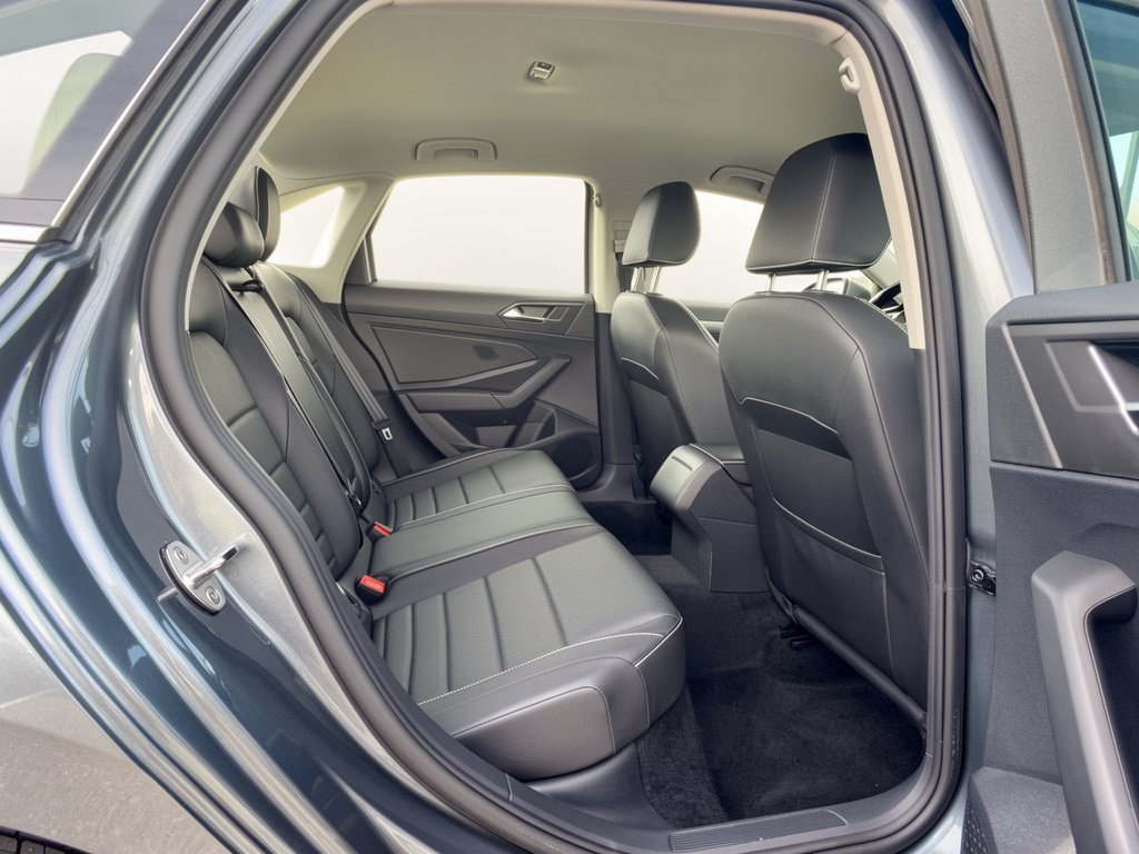Certified 2024 Volkswagen Jetta SE FWD image 29