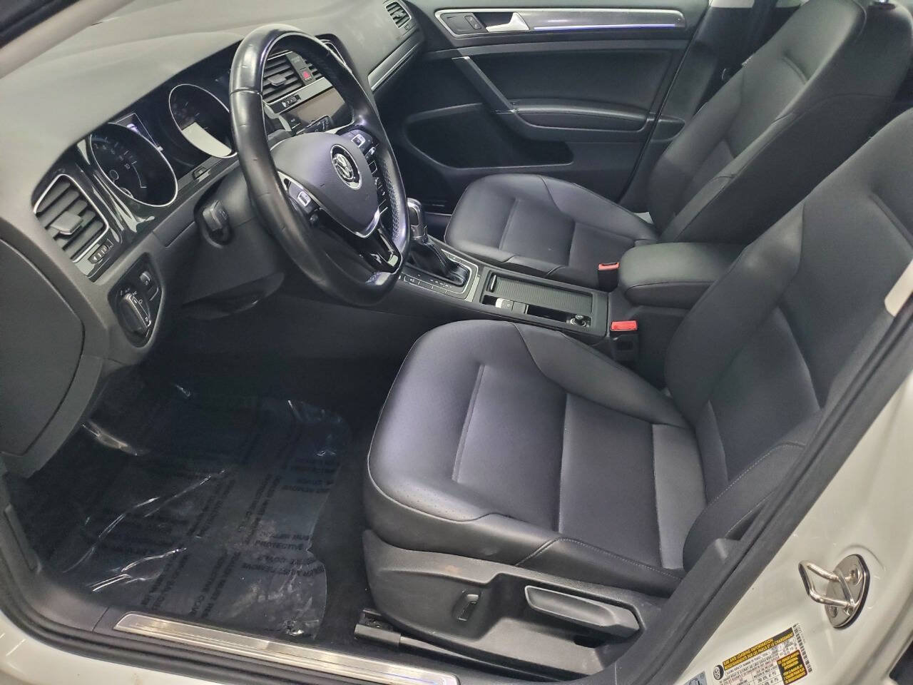 Used 2017 Volkswagen e-Golf SEL Premium FWD image 9