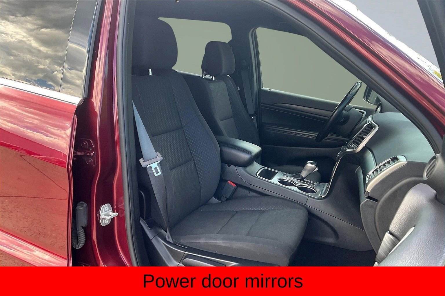 Used 2021 Jeep Grand Cherokee Laredo image 9