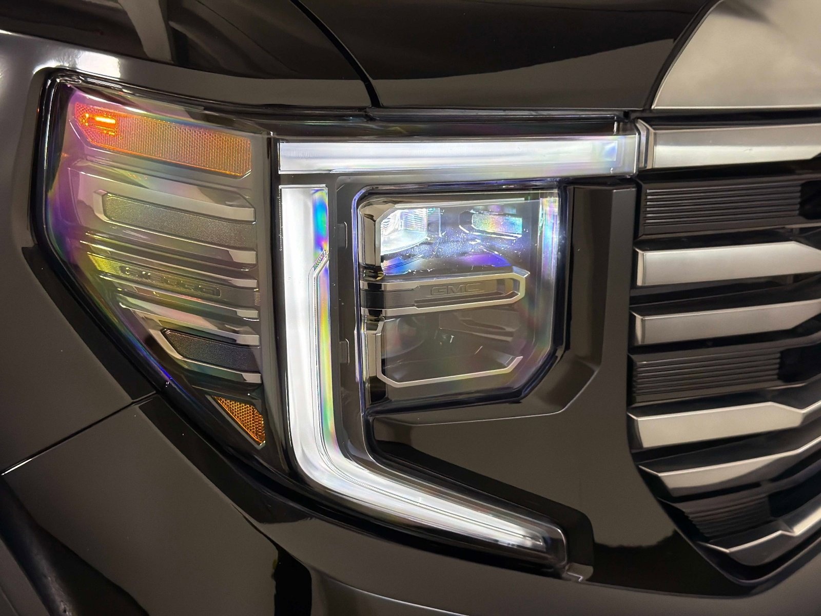 Used 2024 GMC Sierra 1500 AT4 w/ Technology Package AWD/4WD image 9