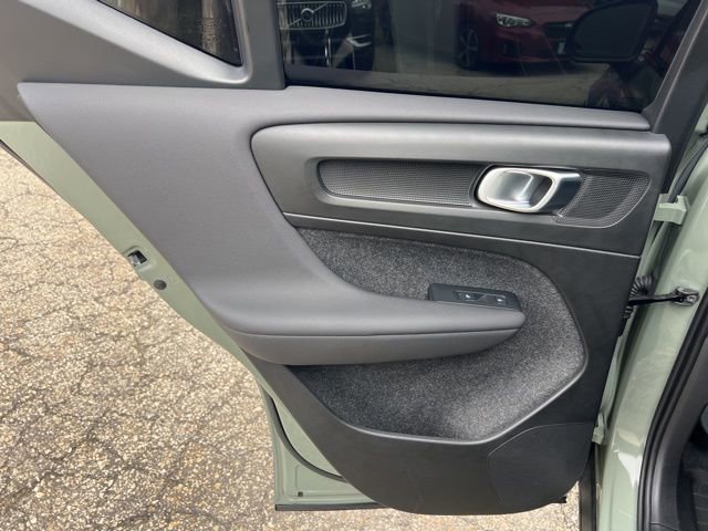 Certified 2025 Volvo XC40 B5 Ultra AWD/4WD image 24