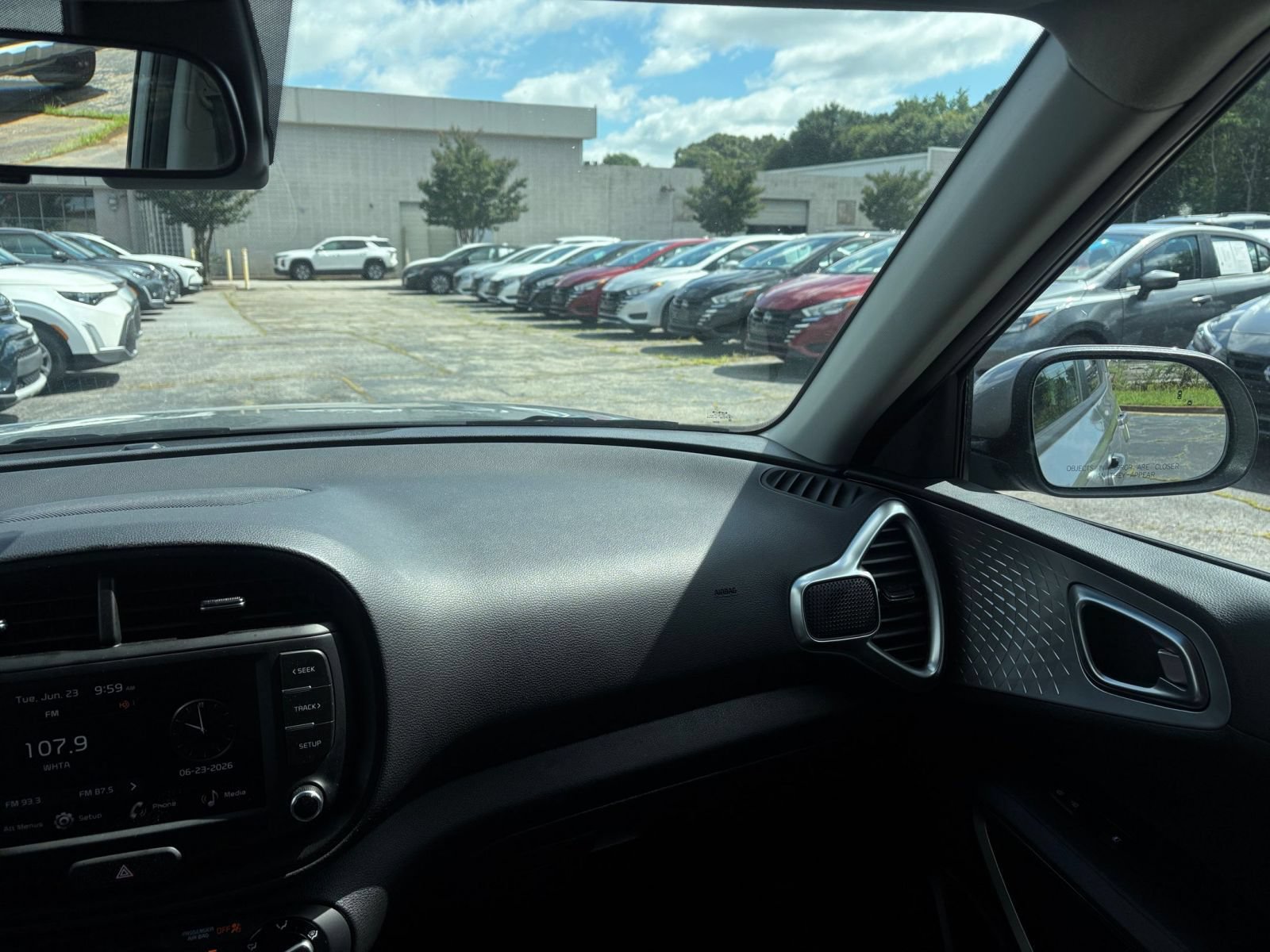 Used 2025 Kia Soul LX w/ LX Technology Package FWD image 33