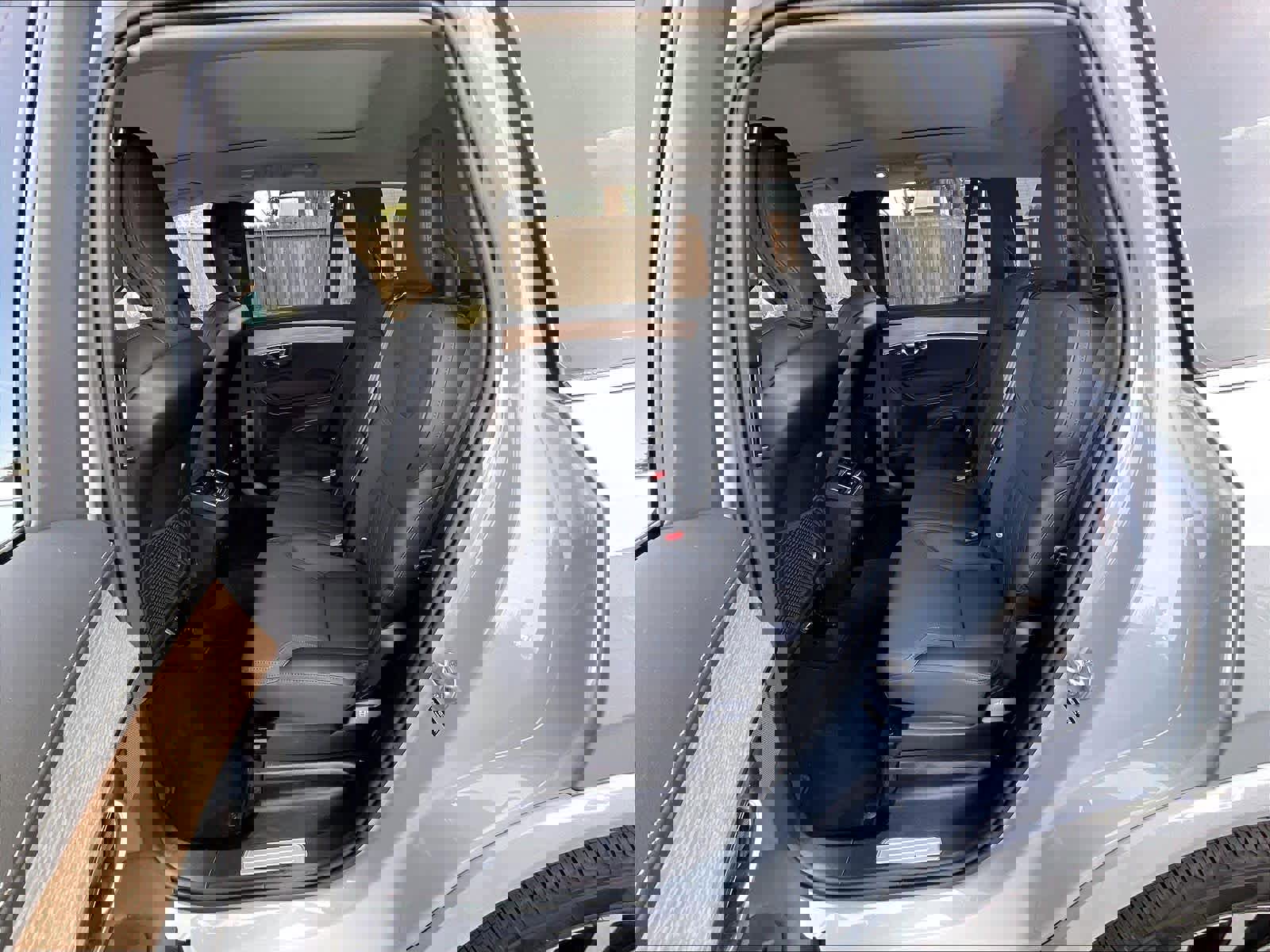 Used 2025 Volvo XC90 B6 Core w/ Protection Package Premier image 29