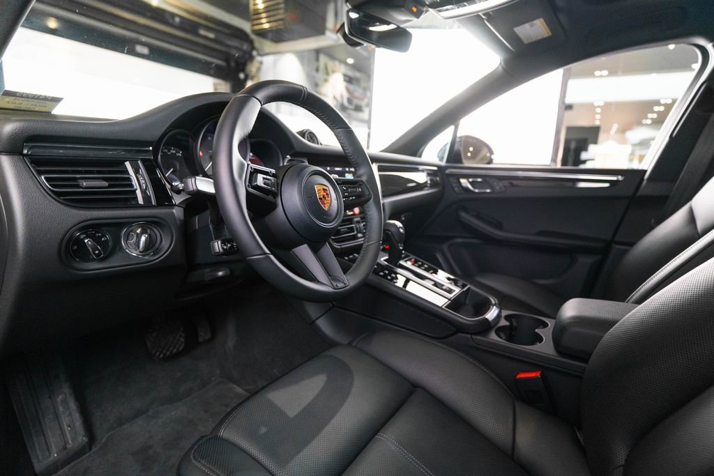 Certified 2026 Porsche Macan S AWD/4WD image 4