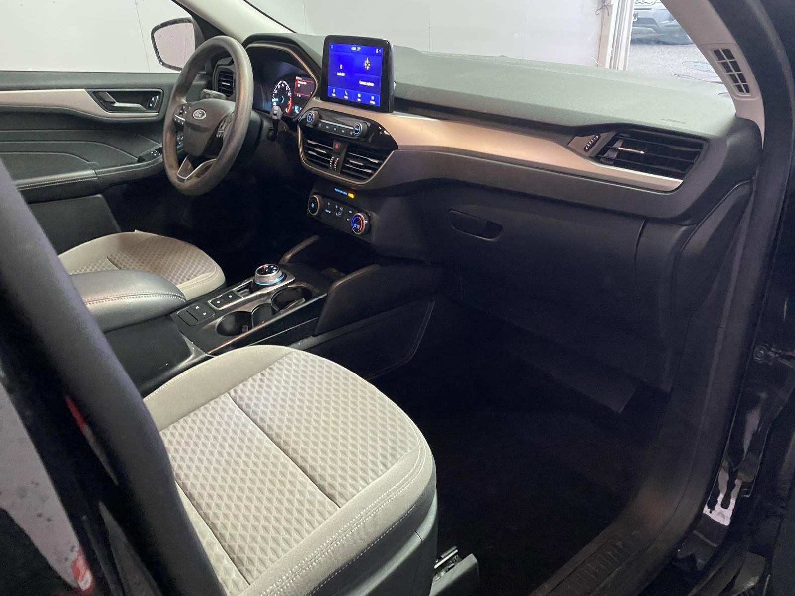 Used 2022 Ford Escape SE image 8