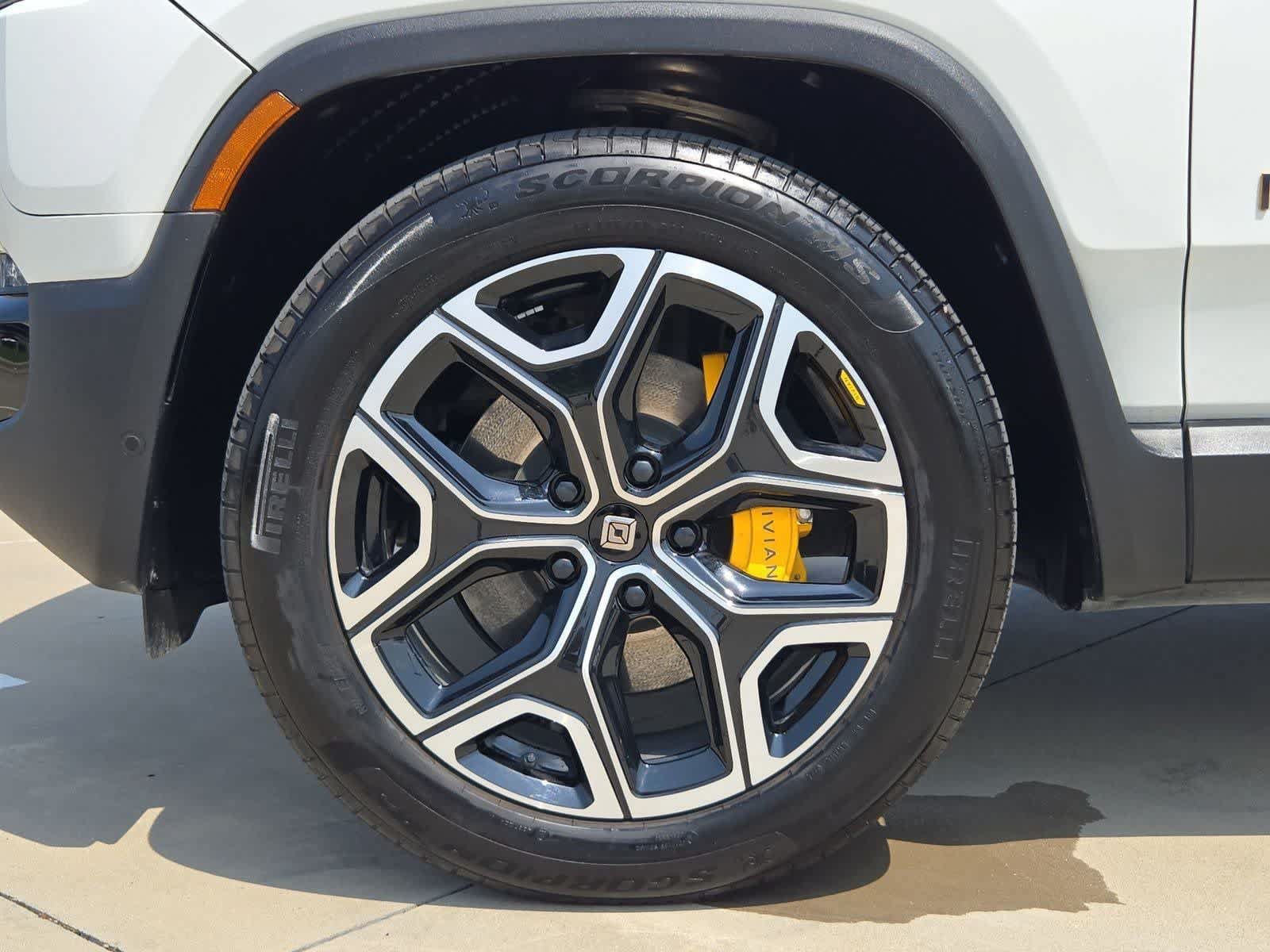 Used 2025 Rivian R1S Premium AWD/4WD image 14