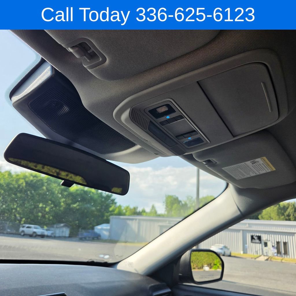 Used 2022 Ford Explorer XLT AWD/4WD image 28