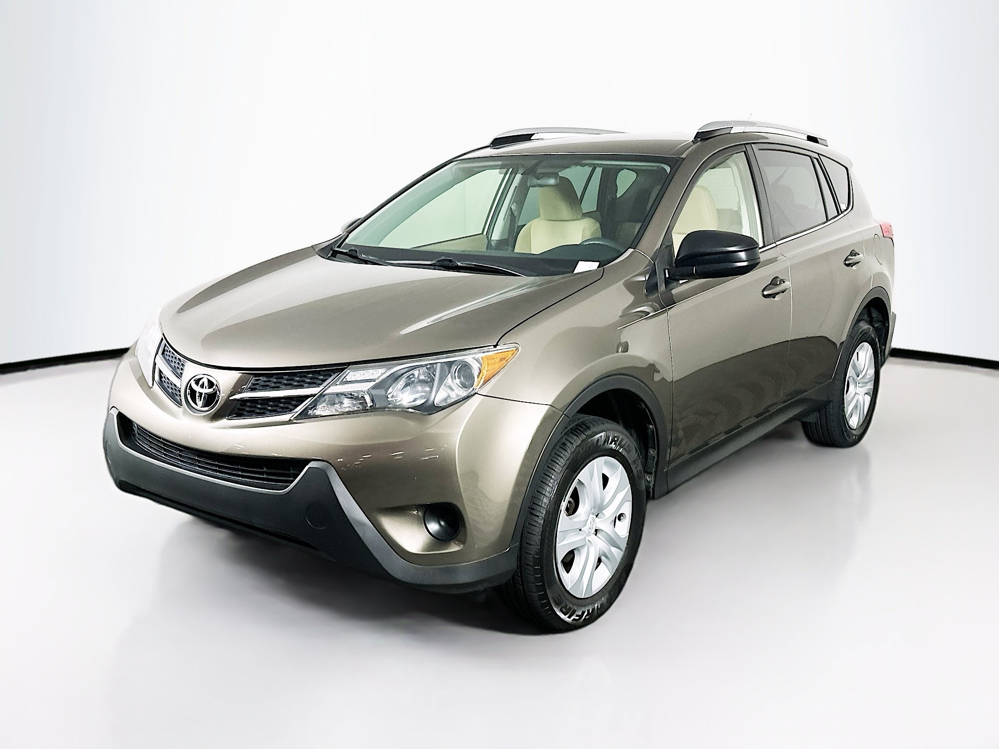 Used 2013 Toyota RAV4 LE FWD image 3