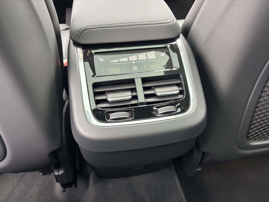 New 2026 Volvo XC60 B5 Ultra w/ Protection Package Premier image 31