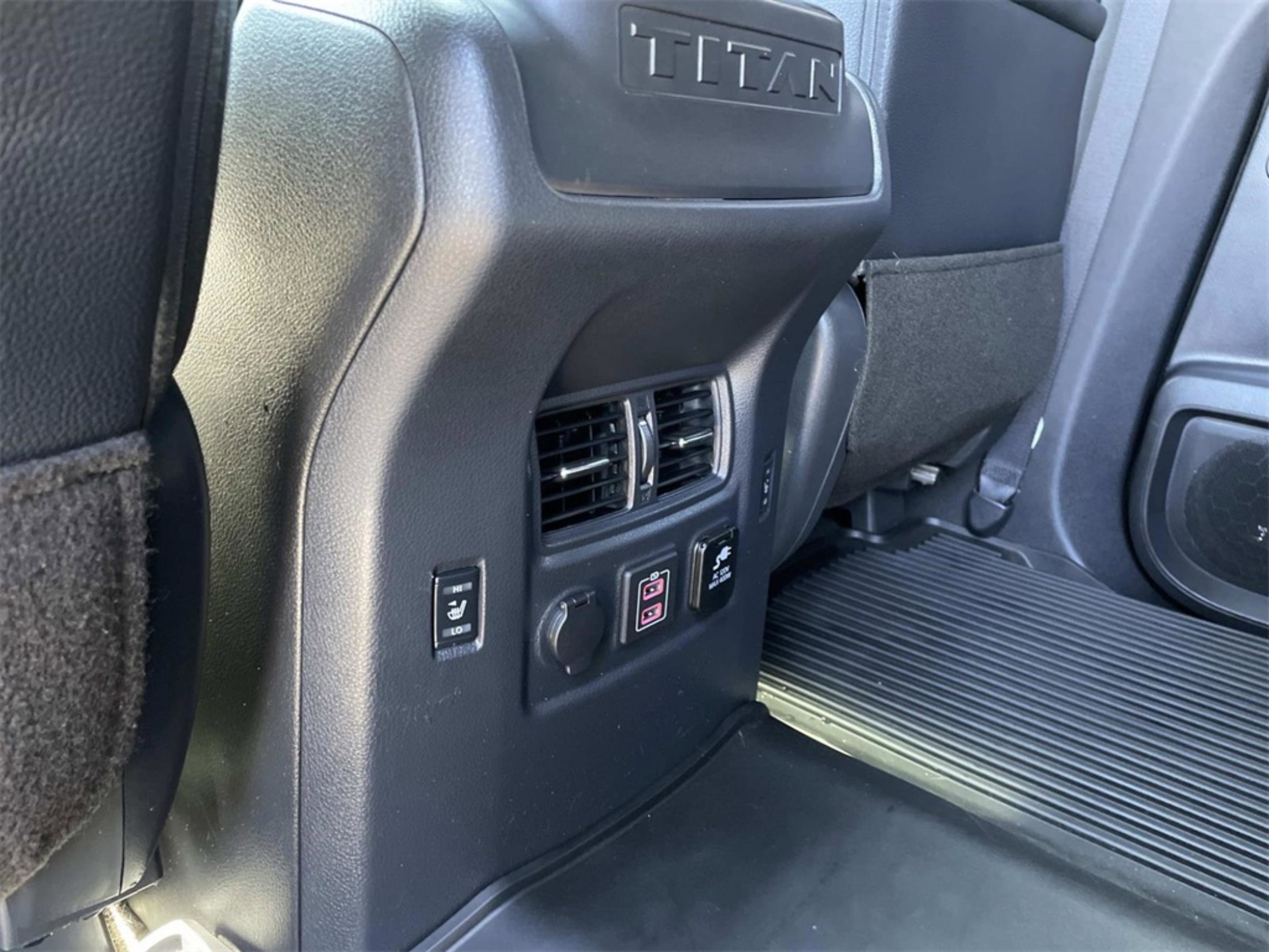 Used 2024 Nissan Titan PRO-4X w/ Pro-4x Convenience Package image 10