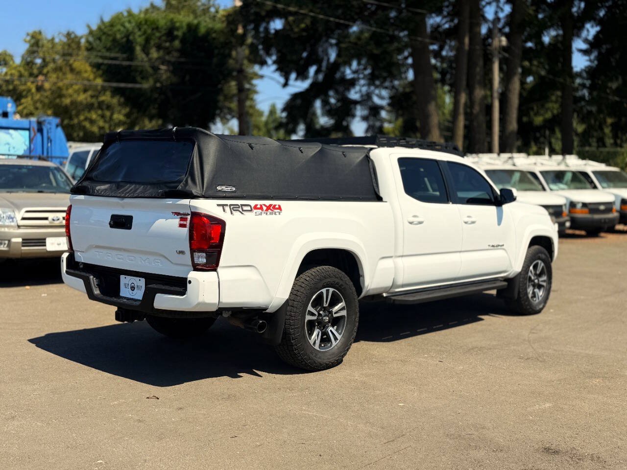 Used 2019 Toyota Tacoma TRD Sport w/ TRD Premium Sport Package AWD/4WD image 6