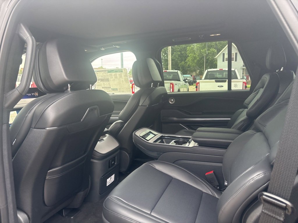 New 2025 Lincoln Navigator Reserve w/ Jet Appearance Package image 10