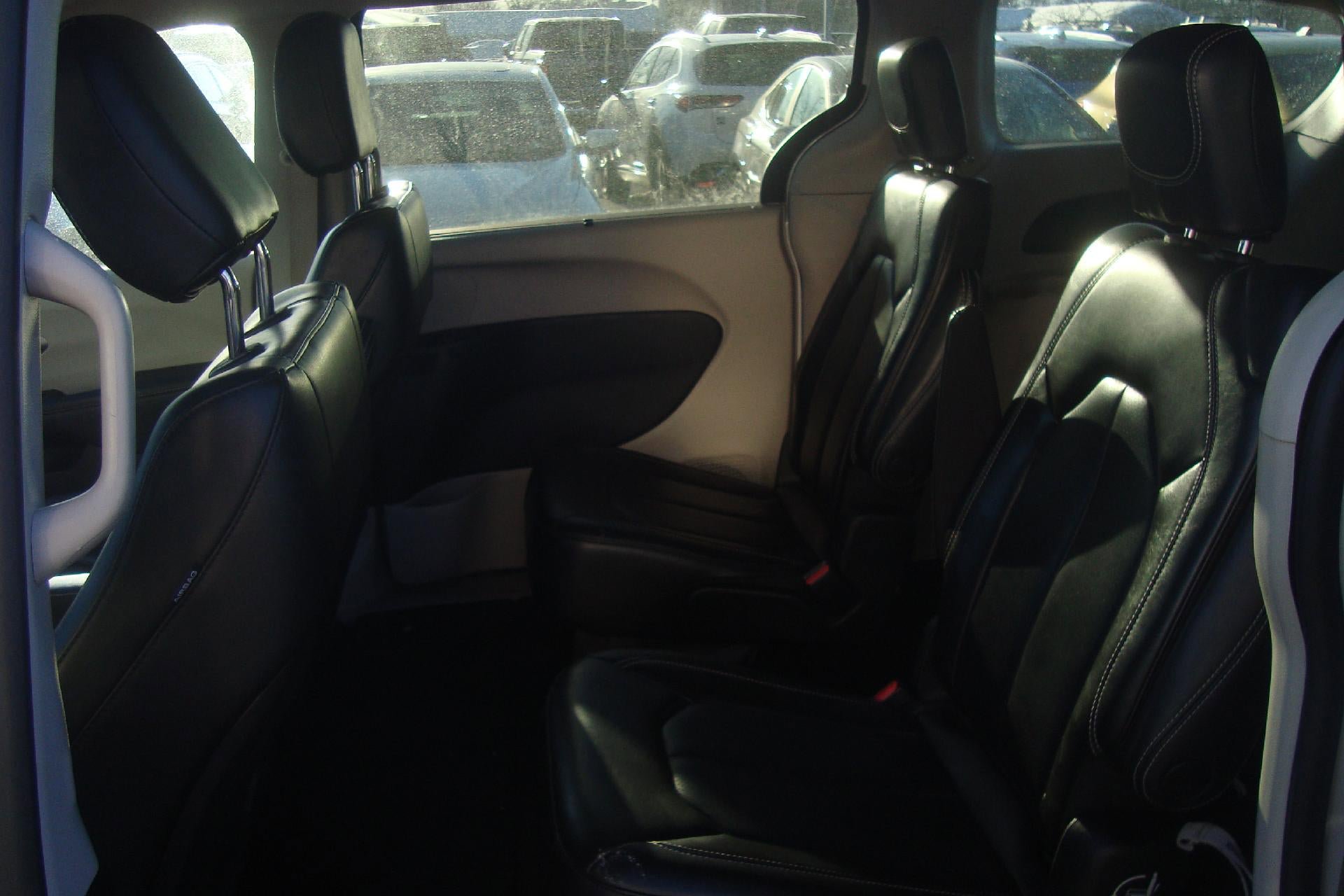 Used 2023 Chrysler Pacifica Touring-L image 15