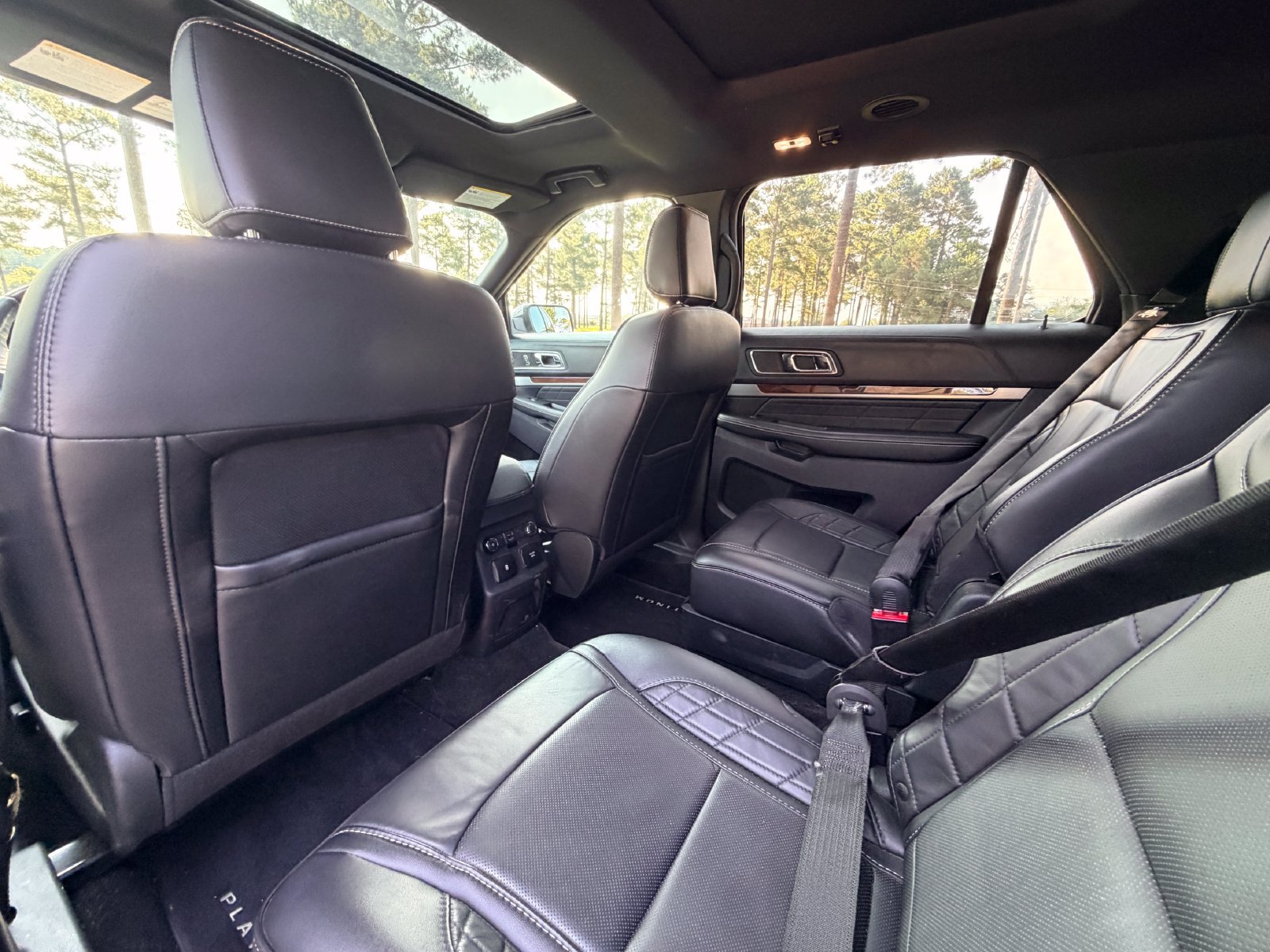 Used 2019 Ford Explorer Platinum AWD/4WD image 15
