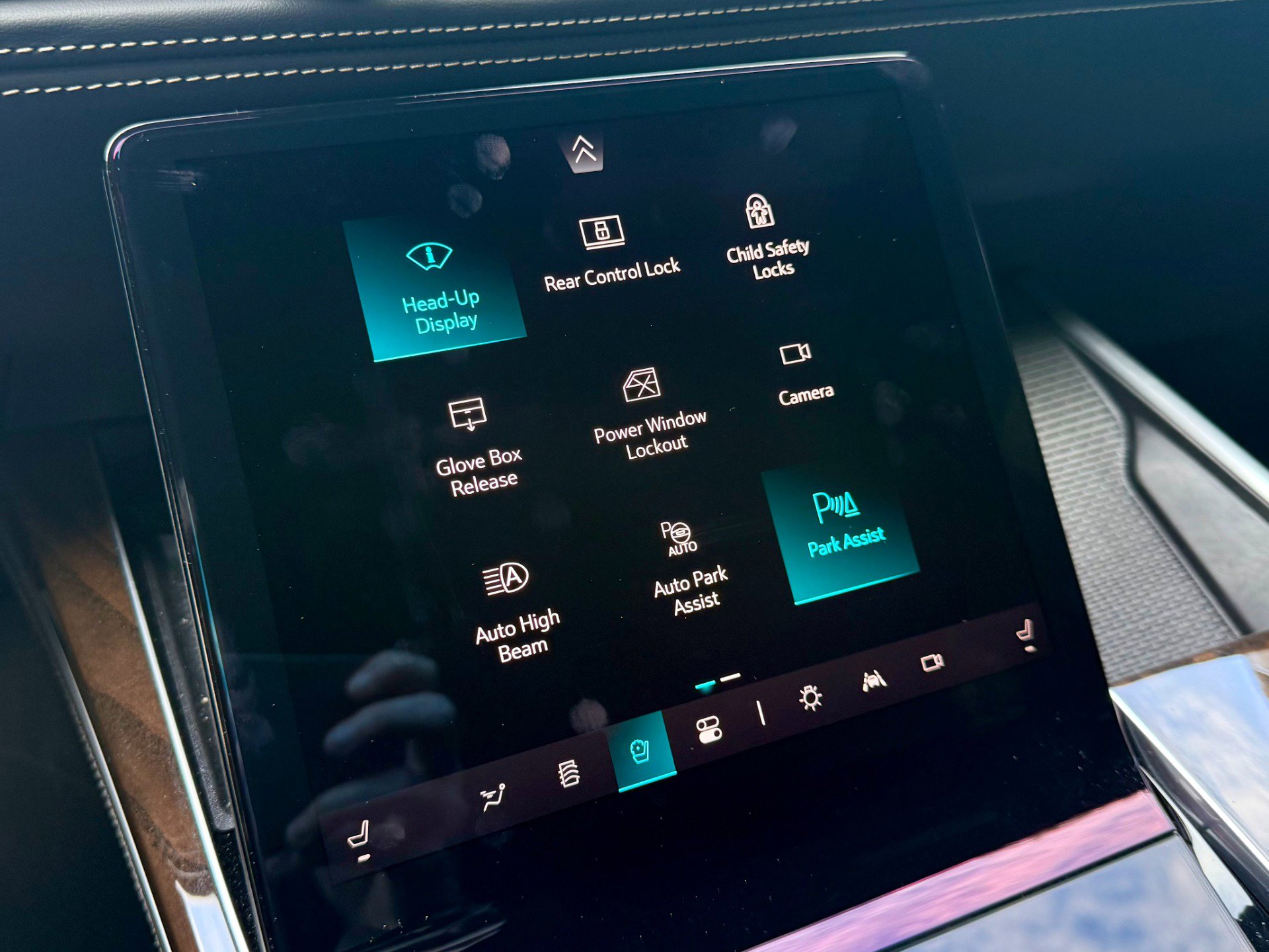 Used 2025 Cadillac Escalade Sport Platinum w/ LPO, ONYX Package image 72