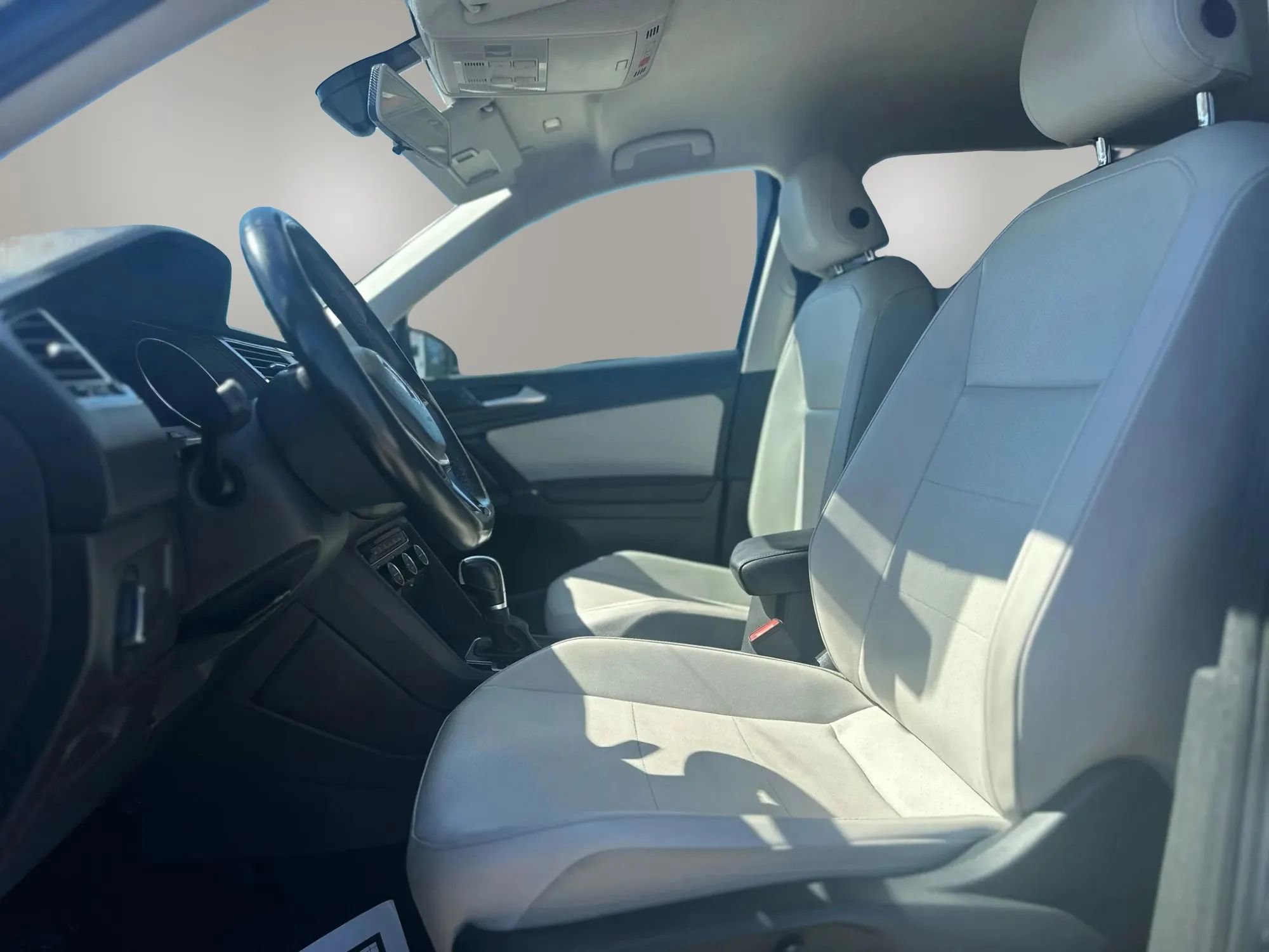 Used 2018 Volkswagen Tiguan SE image 9