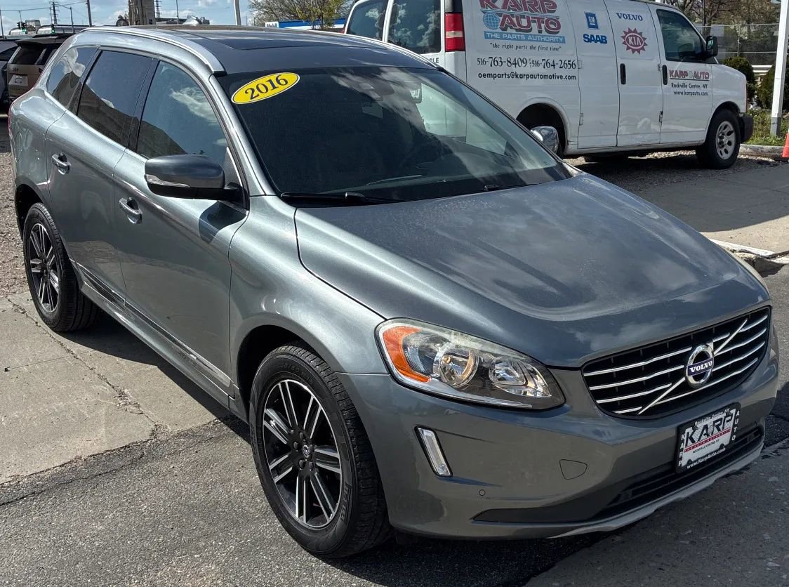 Used 2016 Volvo XC60 T6 w/ Proximity Package AWD/4WD image 7