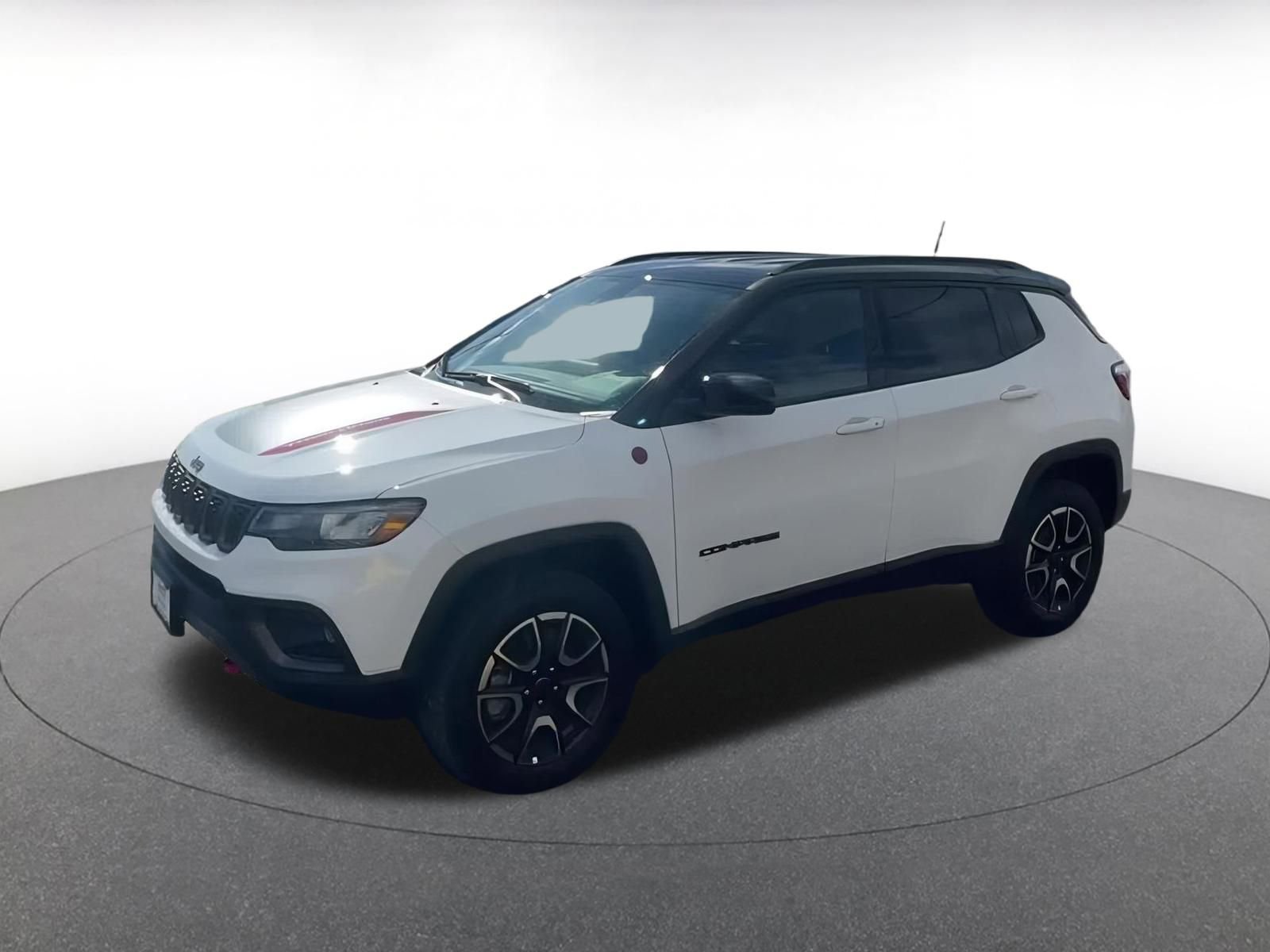 Used 2025 Jeep Compass Trailhawk image 8