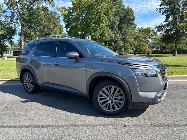 Used 2024 Nissan Pathfinder SL w/ SL Premium Package AWD/4WD image 2