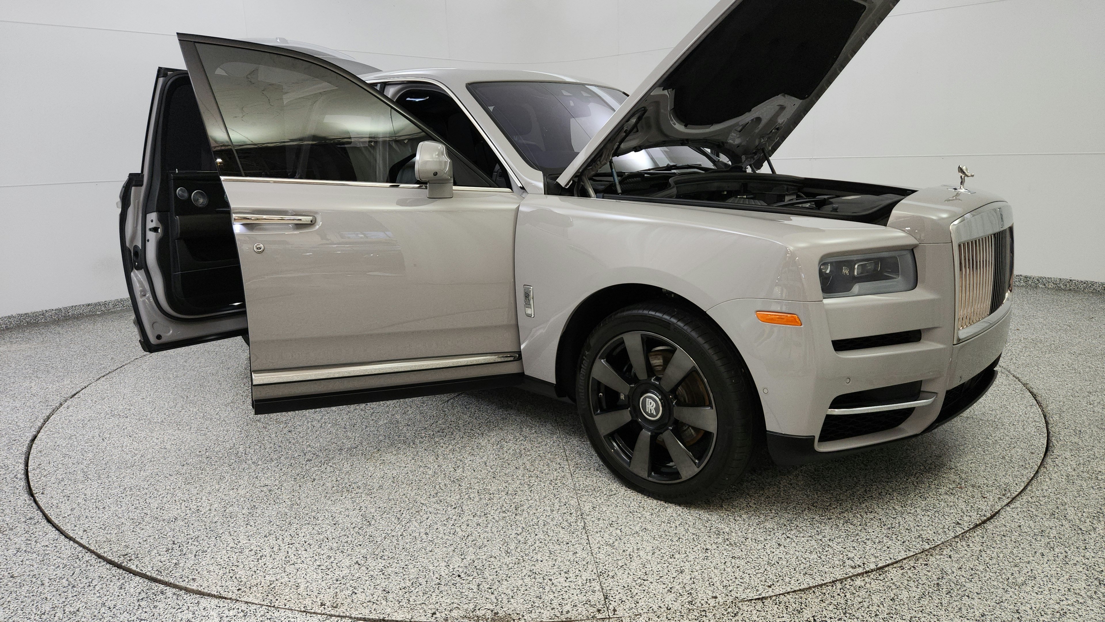 Used 2021 Rolls-Royce Cullinan AWD/4WD image 9