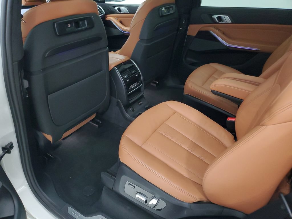 Used 2019 BMW X7 xDrive50i w/ M Sport Package AWD/4WD image 23