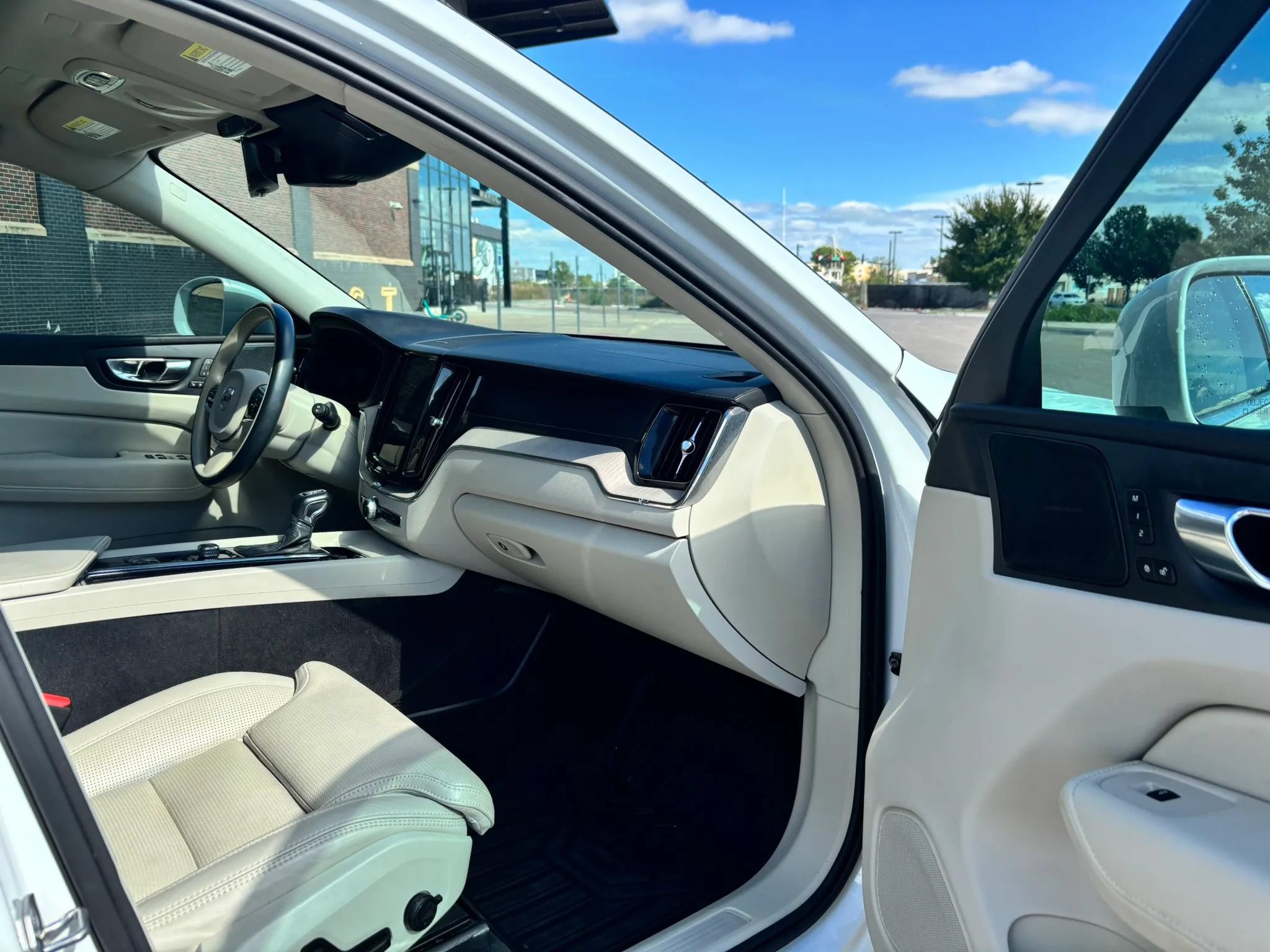 Used 2021 Volvo XC60 T5 Inscription w/ Advanced Package FWD image 21