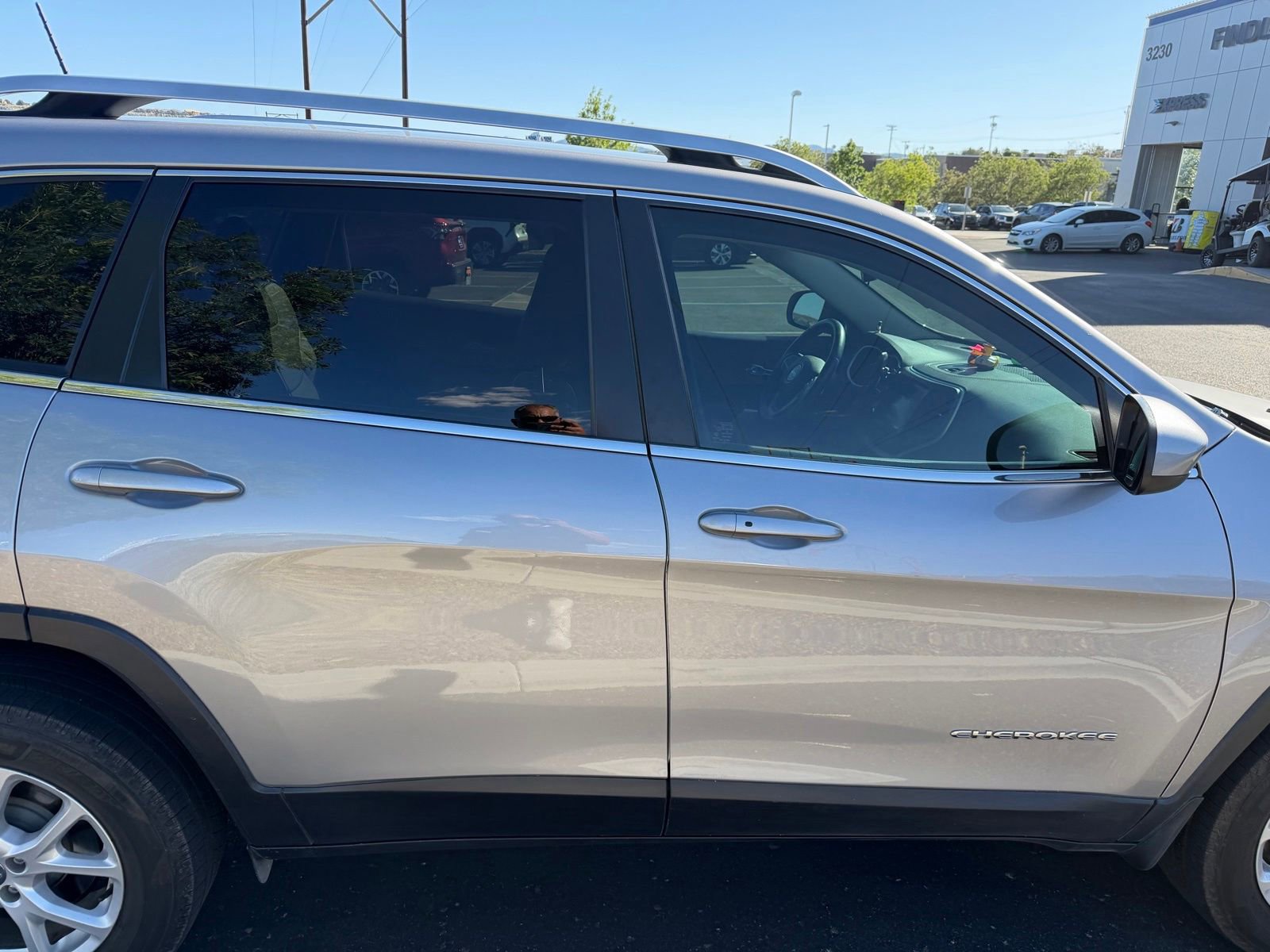 Used 2018 Jeep Cherokee Latitude Plus AWD/4WD image 12