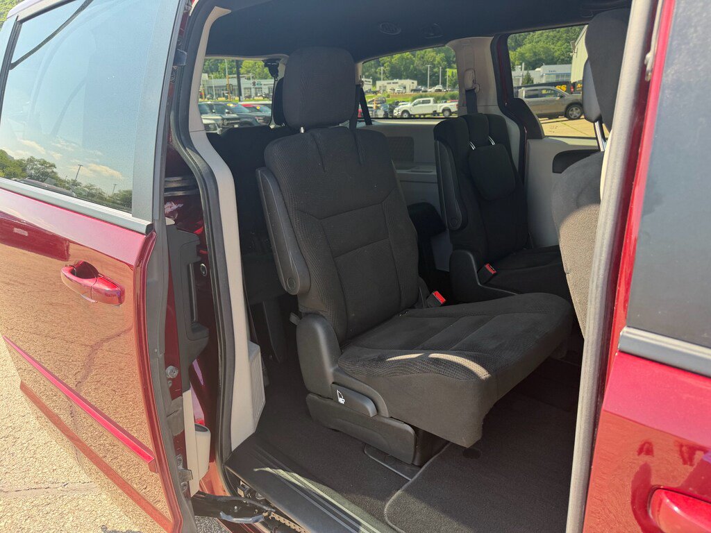 Used 2017 Dodge Grand Caravan SE FWD image 11