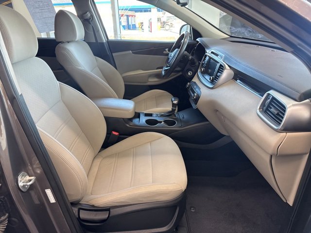 Used 2019 Kia Sorento LX w/ LX Convenience Package image 12