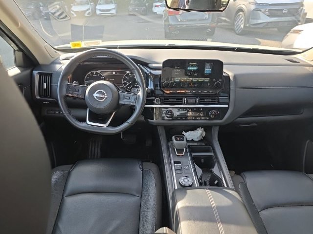 Used 2024 Nissan Pathfinder SL w/ SL Premium Package AWD/4WD image 6