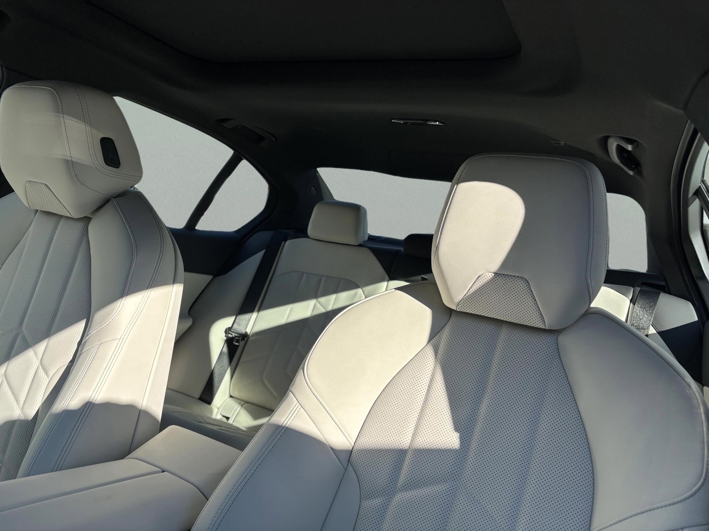 Used 2026 BMW 530i w/ M Sport Package image 21