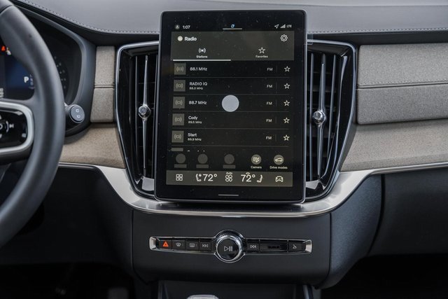 New 2026 Volvo XC90 B6 Plus w/ Protection Package Premier image 21