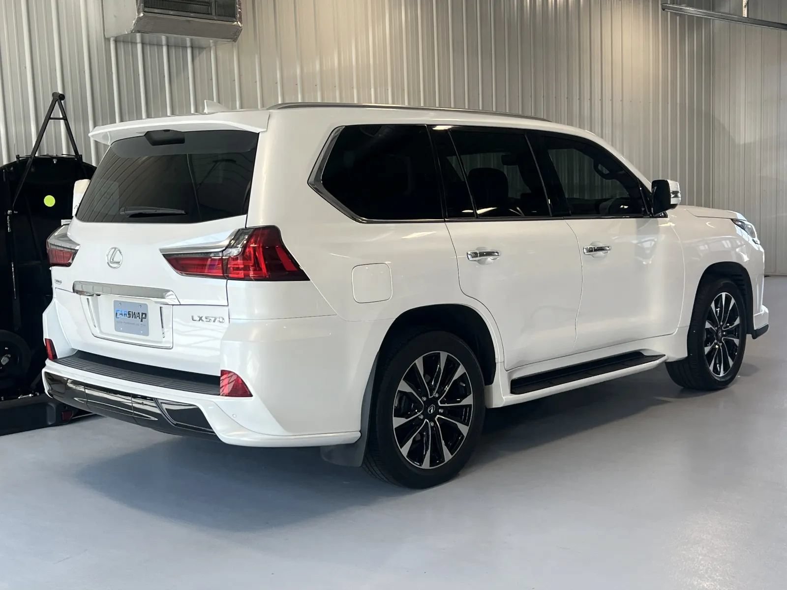 Used 2021 Lexus LX 570 4WD w/ Sport Package image 3