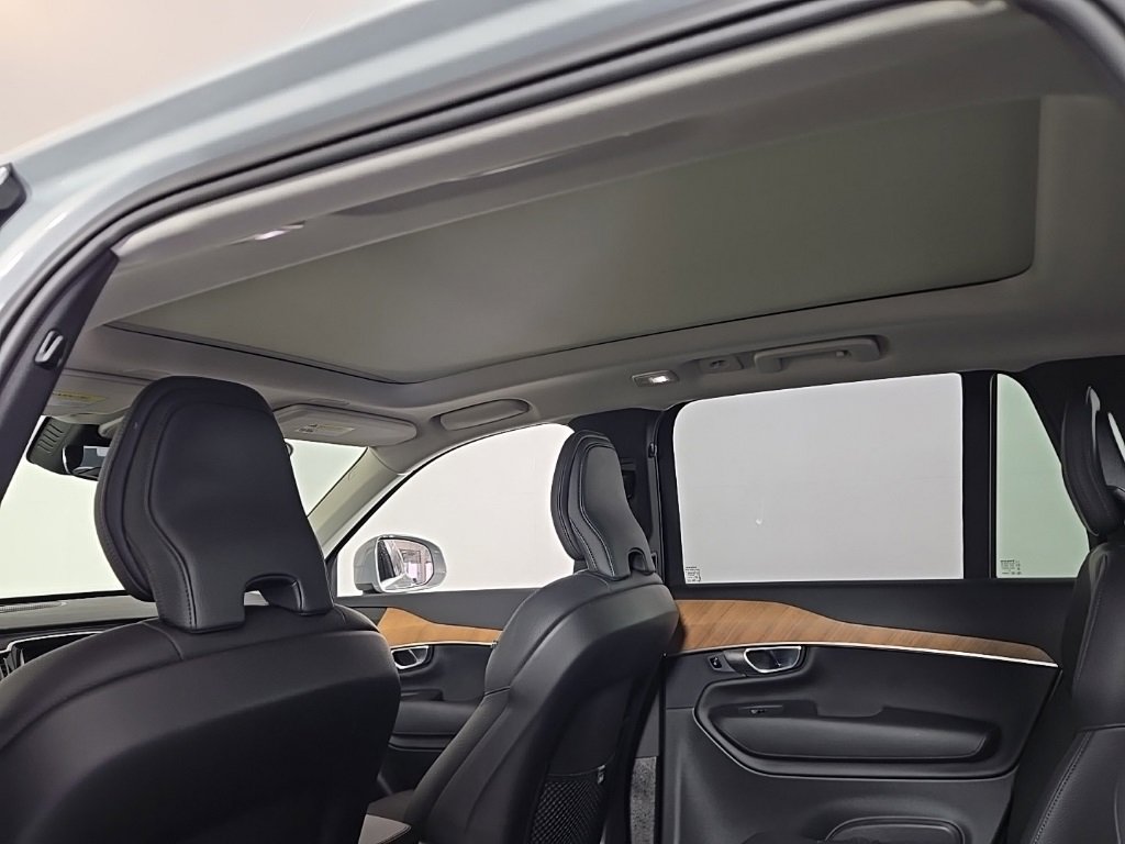 Certified 2024 Volvo XC90 B6 Plus w/ Protection Package image 18