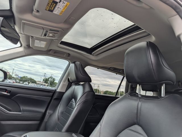 Used 2023 Toyota Highlander XLE FWD image 29