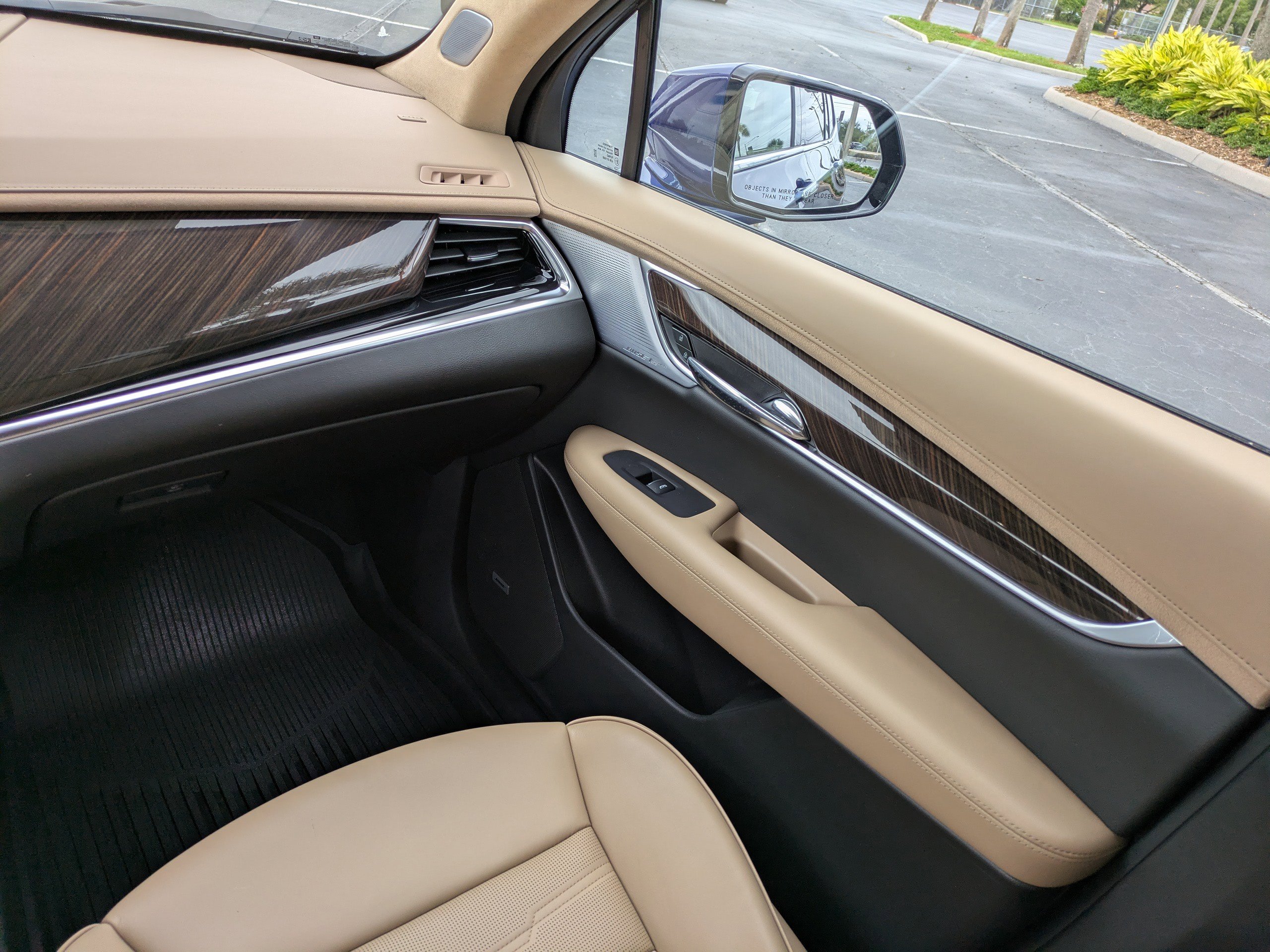 Certified 2025 Cadillac XT6 Premium Luxury w/ Platinum Package image 16