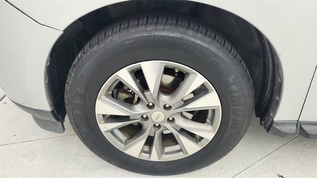 Used 2016 Nissan Pathfinder SV image 29