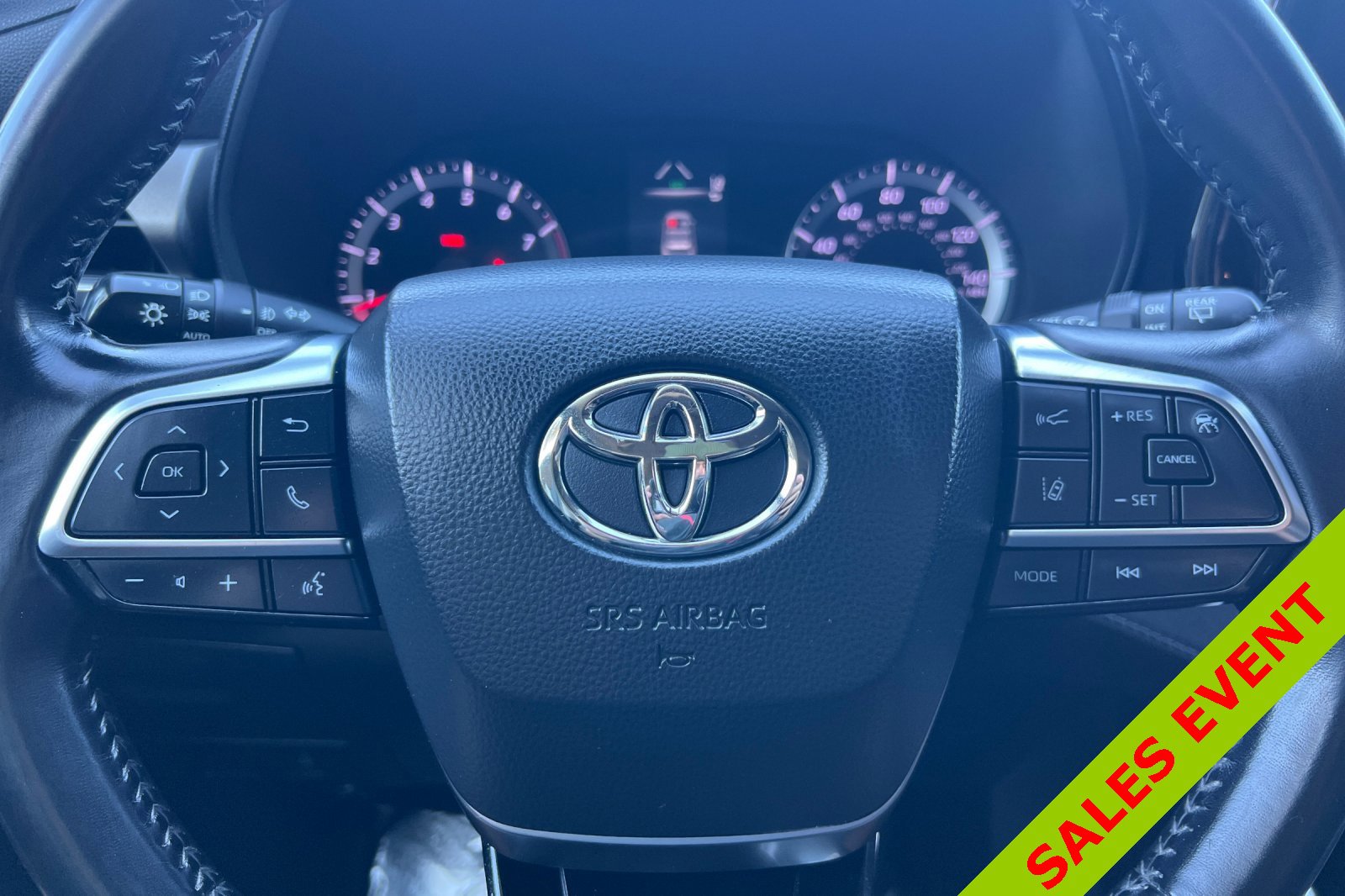 Used 2021 Toyota Highlander LE image 24