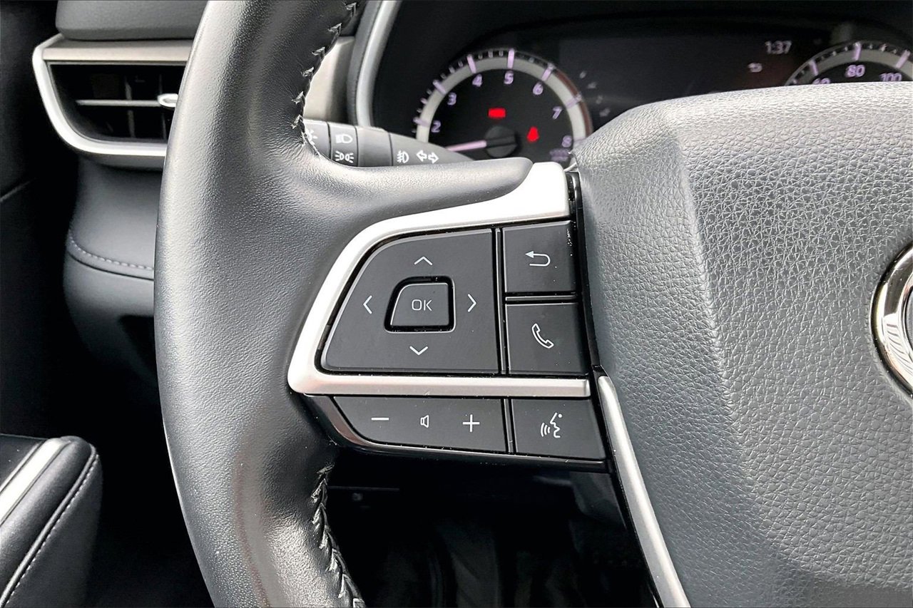 Used 2023 Toyota Highlander L image 27