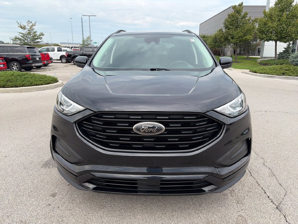 Used 2024 Ford Edge SE w/ Black Appearance Package AWD/4WD image 2
