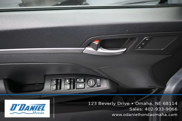 Used 2017 Hyundai Elantra Limited w/ Limited Ultimate Package 09 FWD image 24