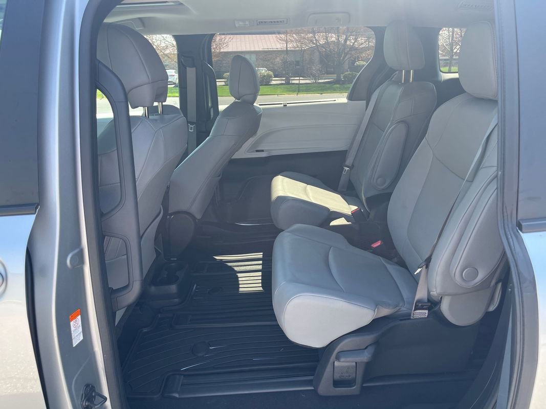 Used 2025 Toyota Sienna XLE AWD/4WD image 21