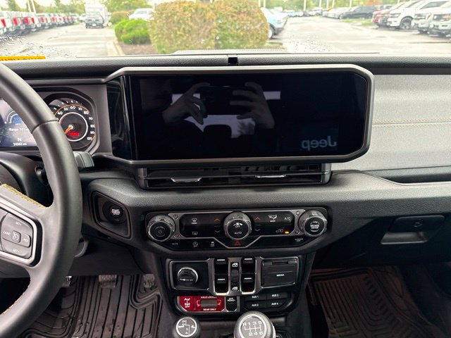 Used 2024 Jeep Gladiator Sport AWD/4WD image 14
