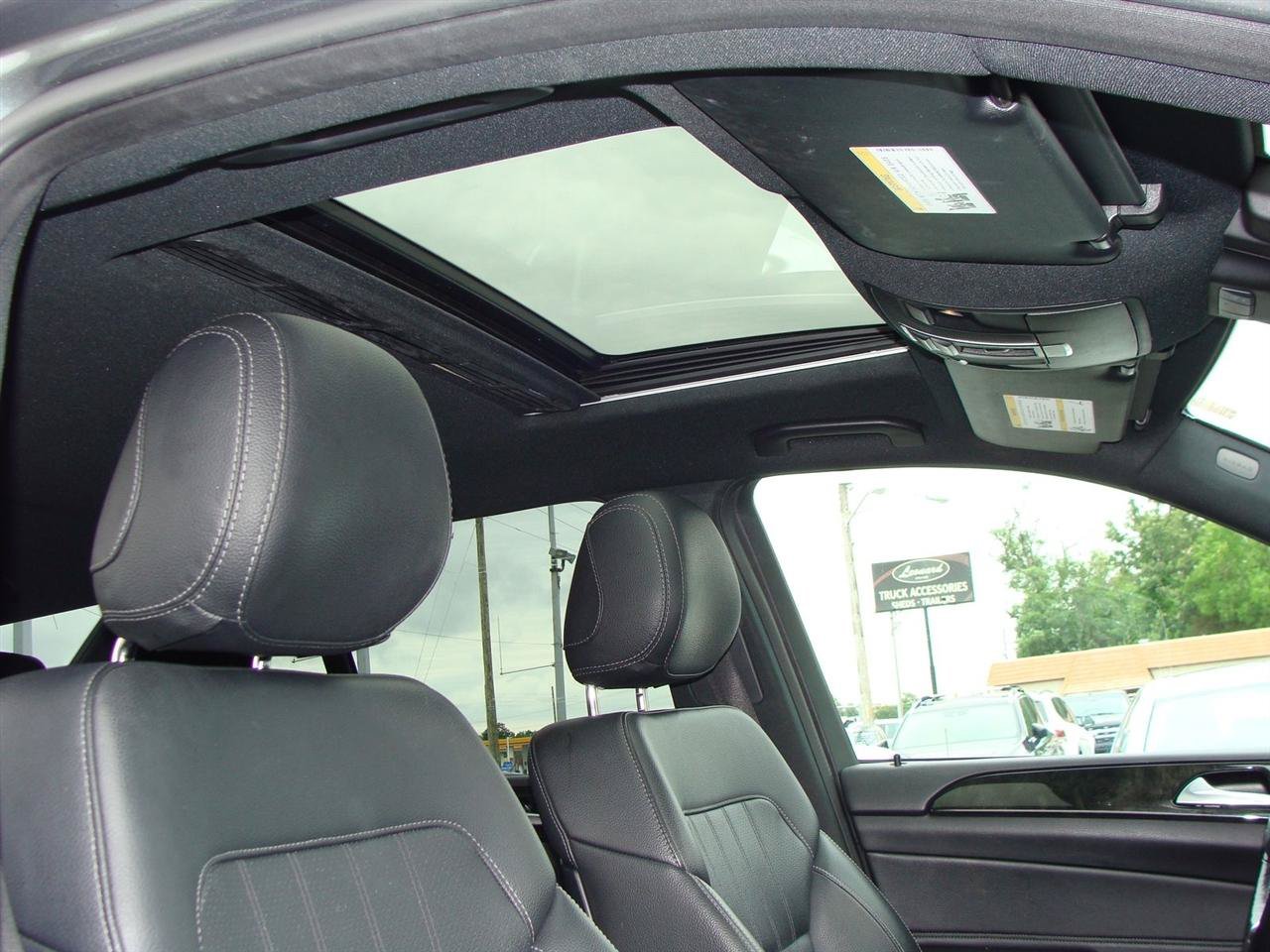 Used 2019 Mercedes-Benz GLE 400 4MATIC image 12