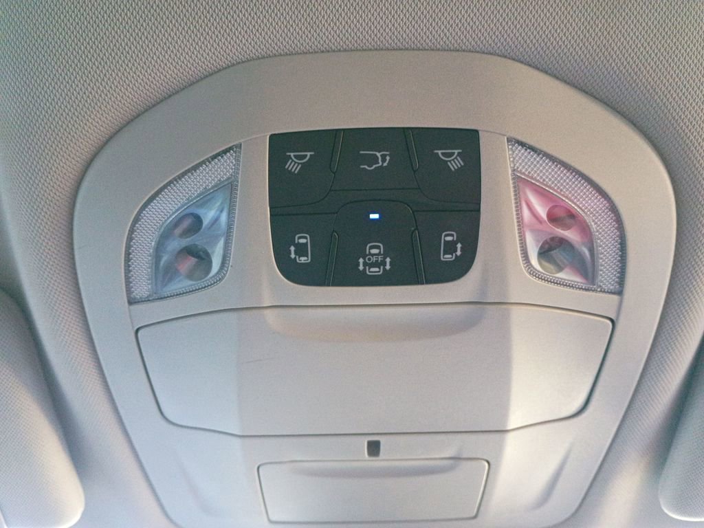 Used 2023 Chrysler Pacifica Touring-L image 30