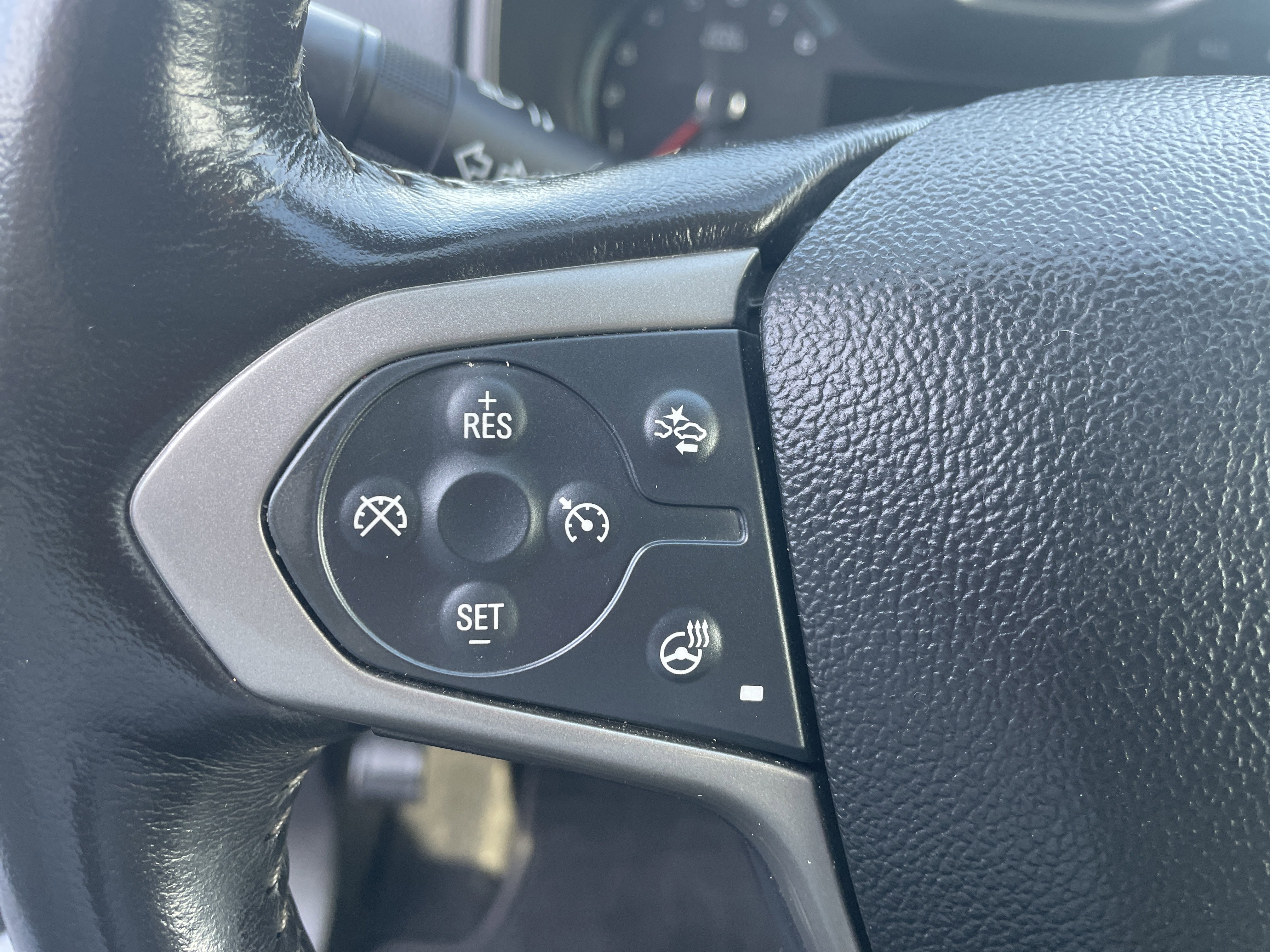 Used 2022 Chevrolet Colorado Z71 w/ Safety Package image 32