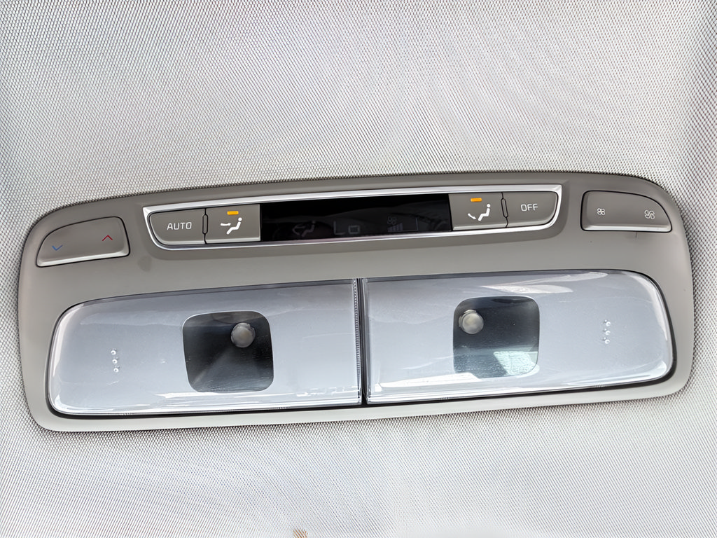 Used 2023 Kia Telluride S w/ S Sunroof Package FWD image 13