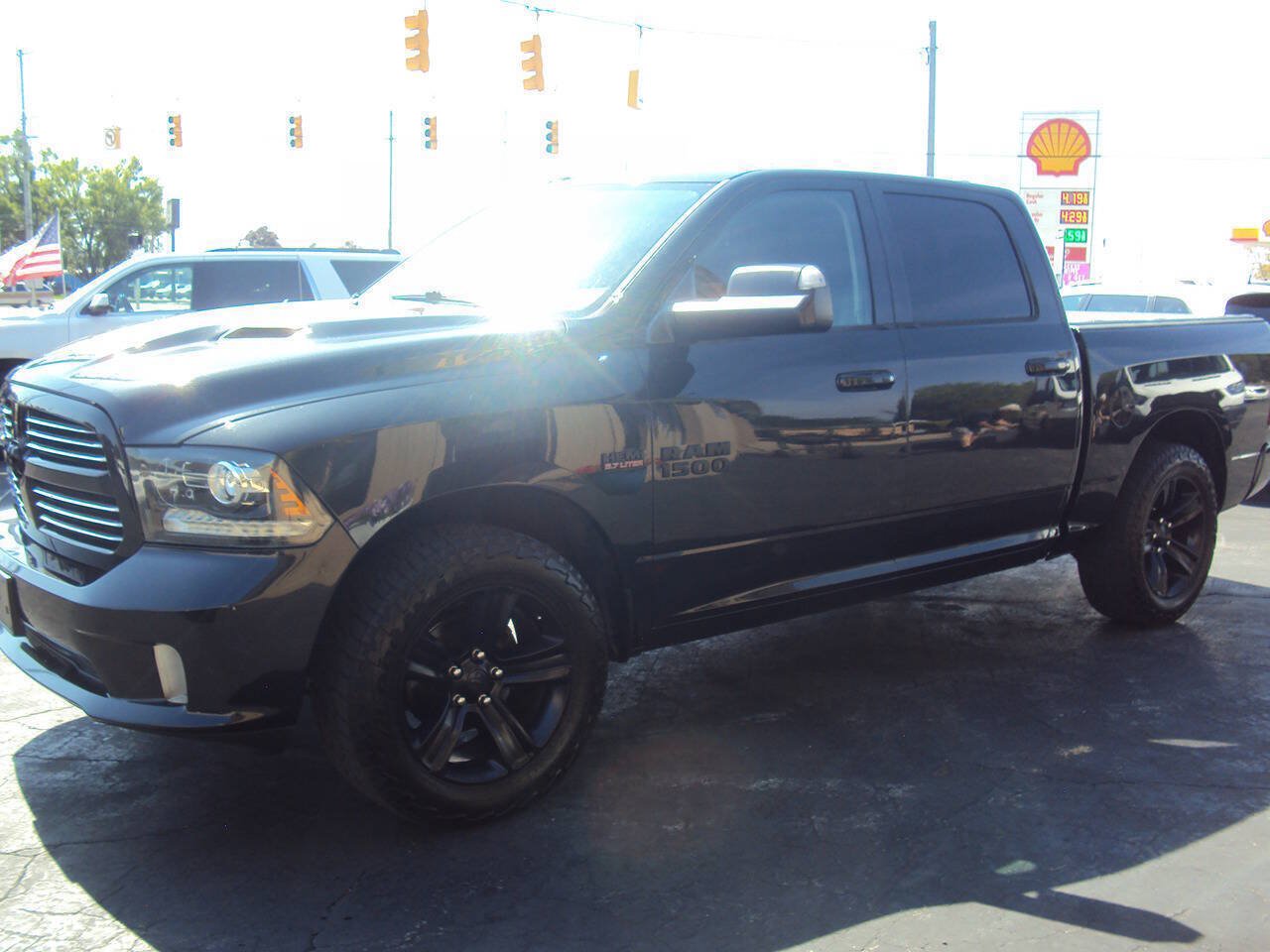 Used 2016 RAM 1500 Sport w/ Black Ram 1500 Sport Group AWD/4WD image 4