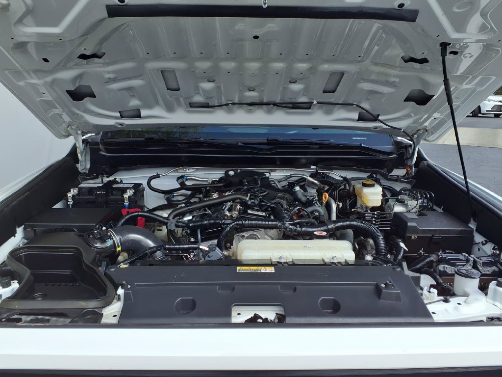 Used 2025 Toyota Tacoma SR5 AWD/4WD image 3
