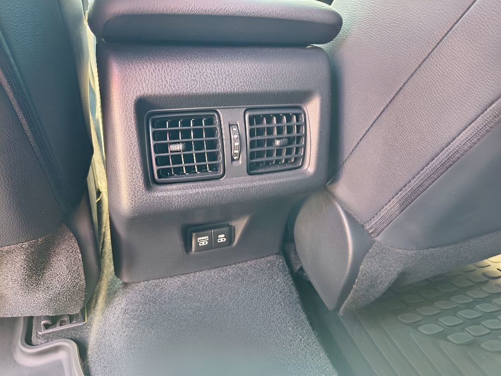 Used 2025 Toyota Camry SE image 29